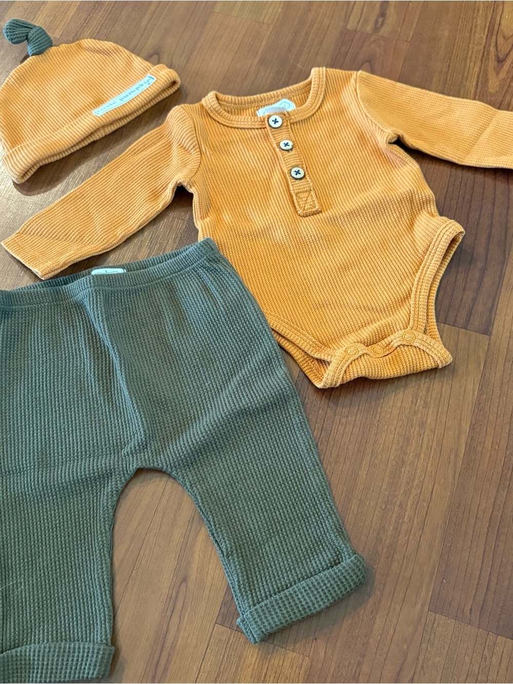 Mud Pie Rust Orange Ribbed Baby Henley Bodysuit Pumpkin Look 0-3 months
